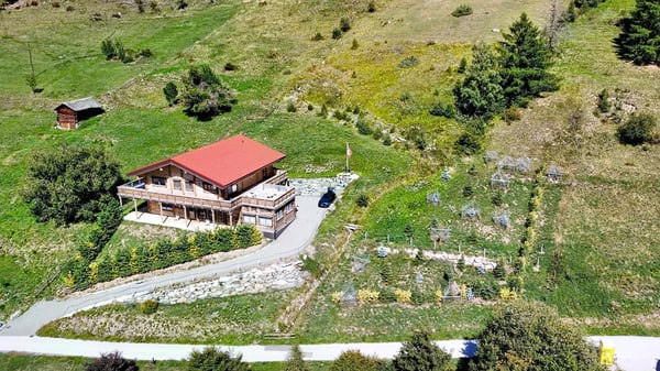 Chalet d'exception au coeur des Alpes valaisannes 13