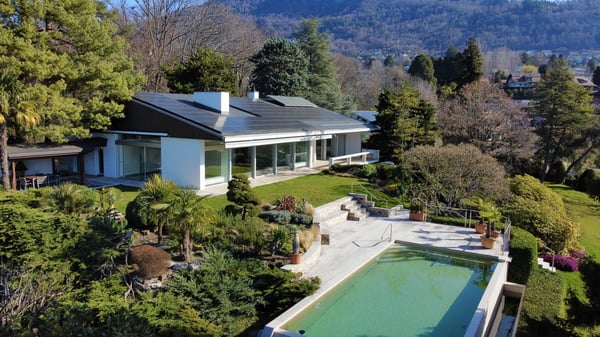 Propriété d'exception de 7.5 pièces avec piscine 13