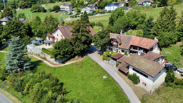 Propriété avec vue panoramique et rendement locatif 11