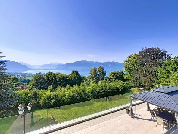 Propriété avec vue panoramique et rendement locatif 1