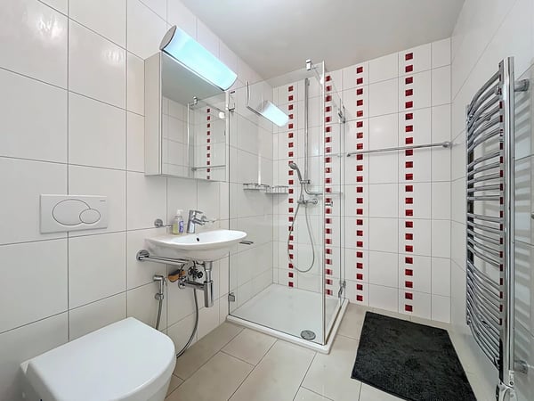 Spacieux 4.5 pièces dans résidence moderne avec balcon et terrasse 10
