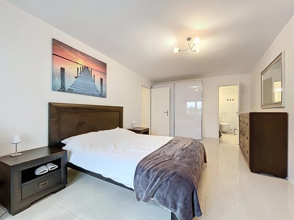 Spacieux 4.5 pièces dans résidence moderne avec balcon et terrasse 6