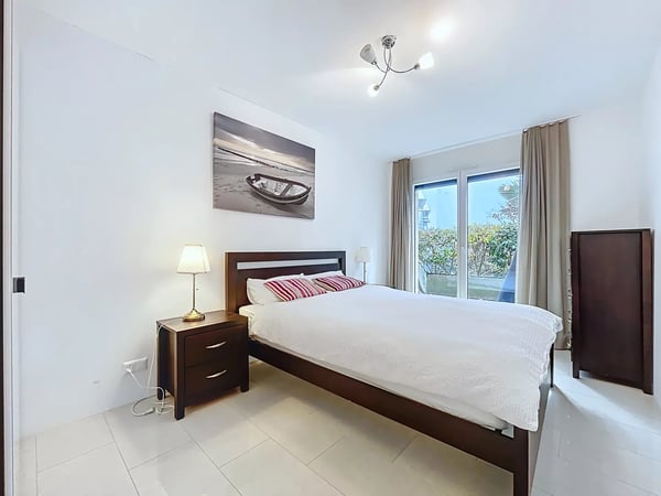 Spacieux 4.5 pièces dans résidence moderne avec balcon et terrasse 8