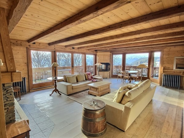 25 39 Chalet idéalement situé dans un style alpin tout confort 9