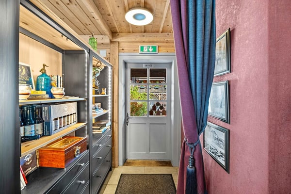 Immeuble mixte offrant diverses possibilités d'utilisation- A saisir! 10