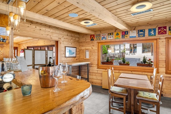 Immeuble mixte offrant diverses possibilités d'utilisation- A saisir! 12
