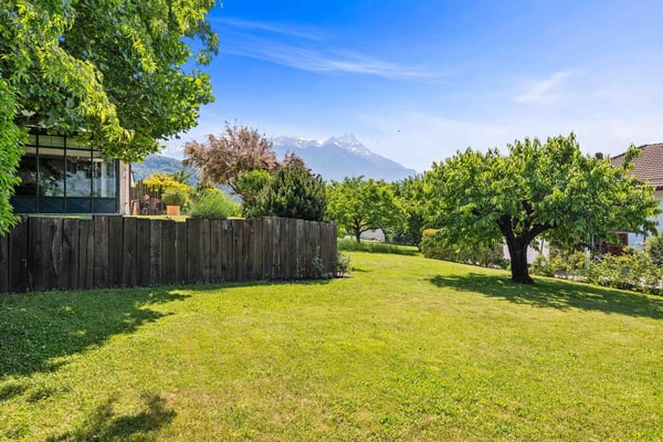 Magnifique villa jumelée avec grand jardin paysager. Coup de coeur! 9