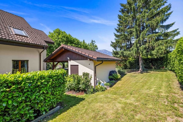 Magnifique villa jumelée avec grand jardin paysager. Coup de coeur! 3