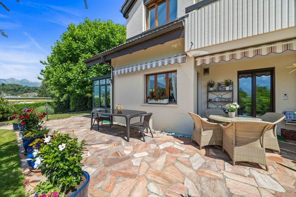 Magnifique villa jumelée avec grand jardin paysager. Coup de coeur! 2