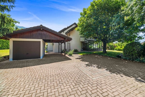 Magnifique villa jumelée avec grand jardin paysager. Coup de coeur! 4
