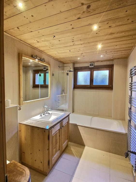25 39 Chalet idéalement situé dans un style alpin tout confort 12