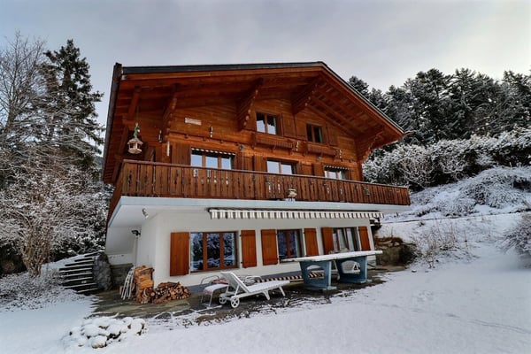 Magnificent chalet in a green setting, guaranteed charm 2