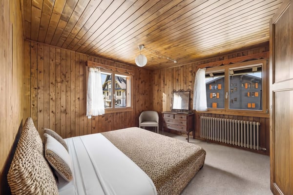 Chalet to convert Villars center 12