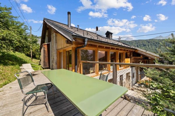 An exceptional chalet between plains and mountains, in the heart of Ollon municipality