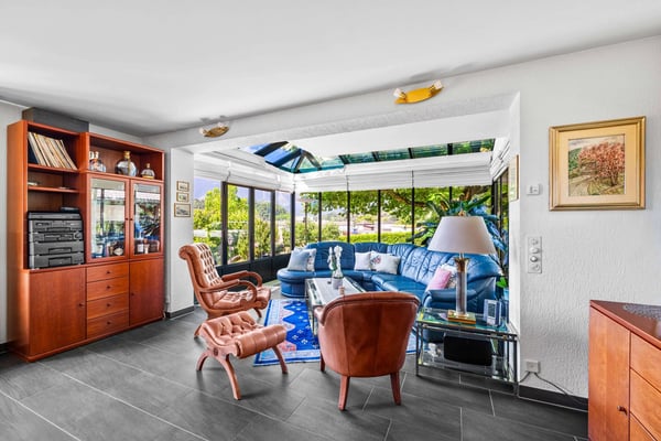 SPLENDID SEMI-DETACHED VILLA WITH LARGE LANDSCAPED GARDEN. LOVE AT FIRST SIGHT! 6