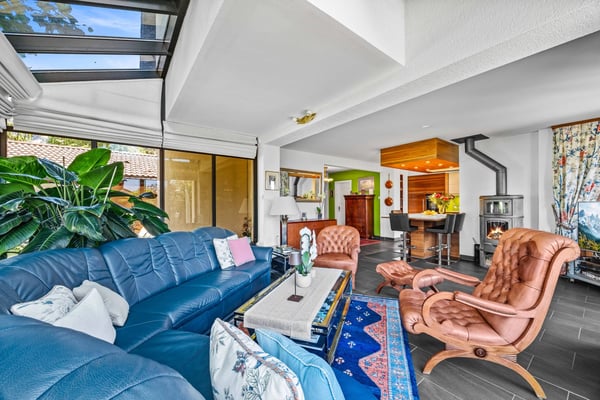 SPLENDID SEMI-DETACHED VILLA WITH LARGE LANDSCAPED GARDEN. LOVE AT FIRST SIGHT! 5