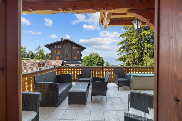 Duplex apartment with 5 rooms in the center of the village! 2