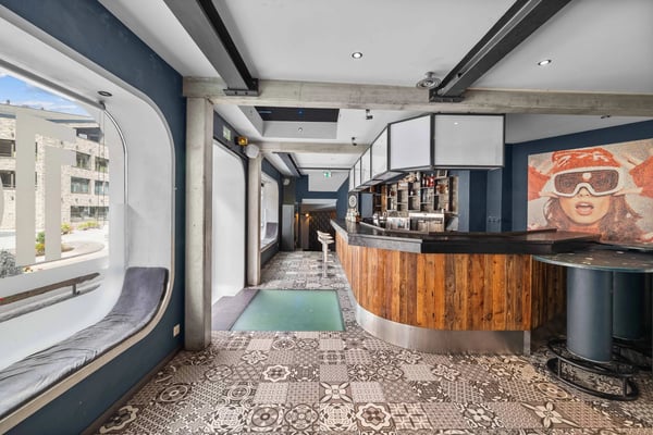 Main bar in the center of the station 1