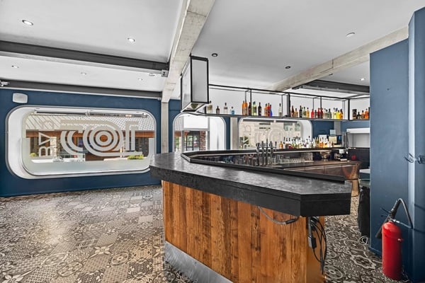 Main bar in the center of the station 7