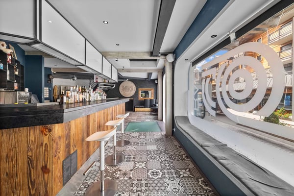 Main bar in the center of the station 3