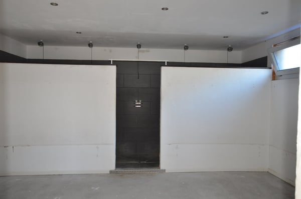 A LOUER HALLE COMMERCIALE, VILLA, DUPLEX, PLACES PARC 12