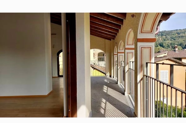 Charming duplex apartment in the historic center of Origlio 2