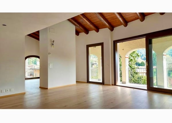 Charming duplex apartment in the historic center of Origlio 3