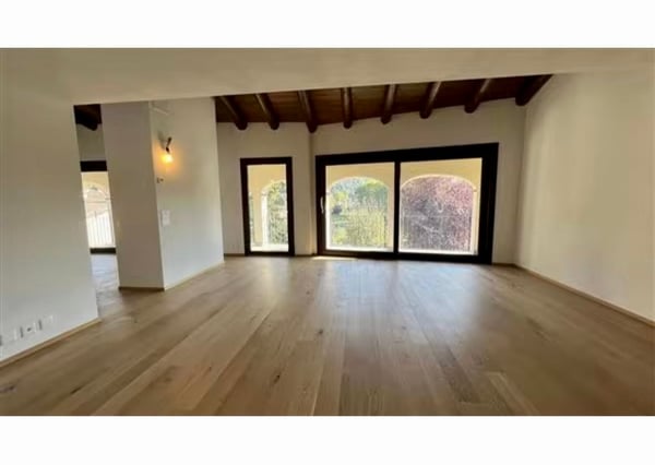 Charming duplex apartment in the historic center of Origlio 10