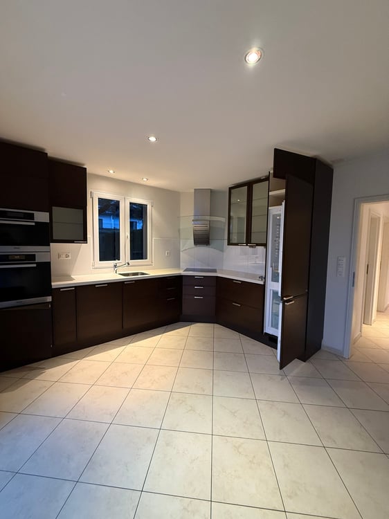 Villa familiale exceptionnelle avec piscine à Jouxtens-Mézery 2