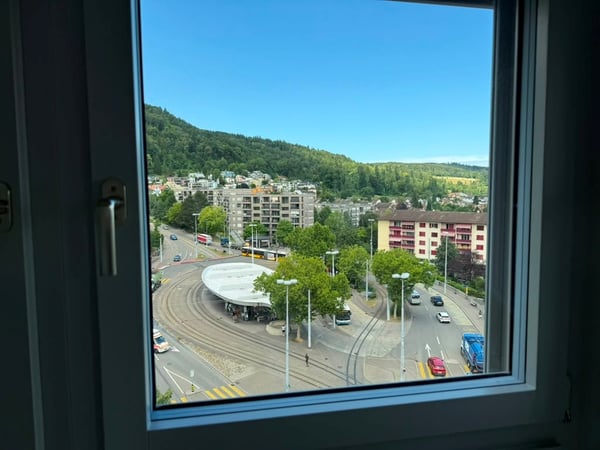 Stilvolles 2.5-Zimmer-Loft-Apartment auf der 9. Etage in Zürich-Triemli 12