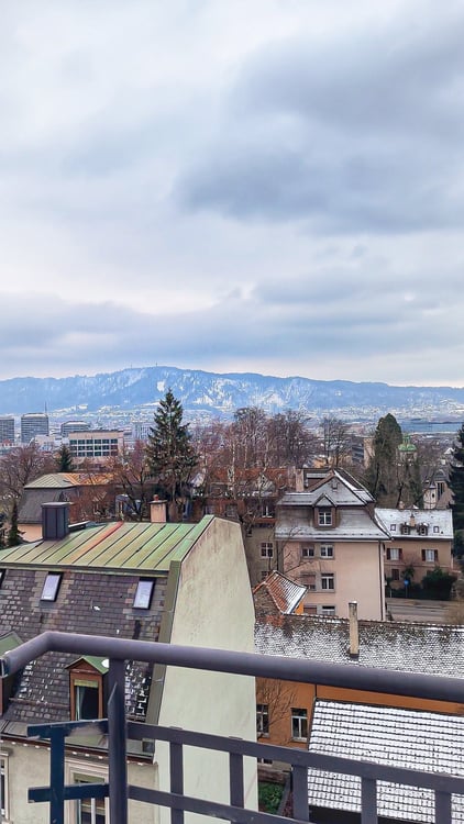 Spacious 1.5-Room Apartment with Balcony in Zürich 8006 6