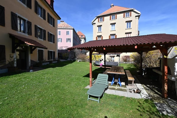 Bel appartement avec cachet et cheminée avec accès au jardin 1