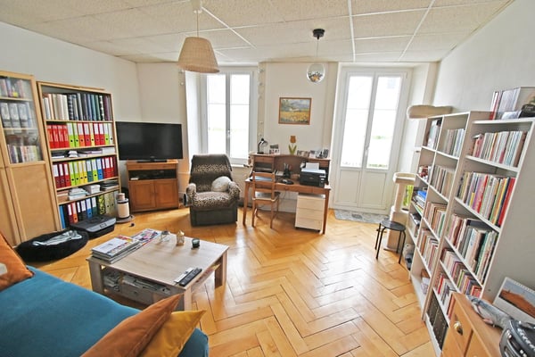 Immeuble de 3 app. avec une surface commerciale avec potentiel 3