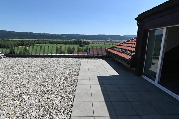 Appartement attique lumineux avec terrasse panoramique à Les Ponts-de-Martel 3