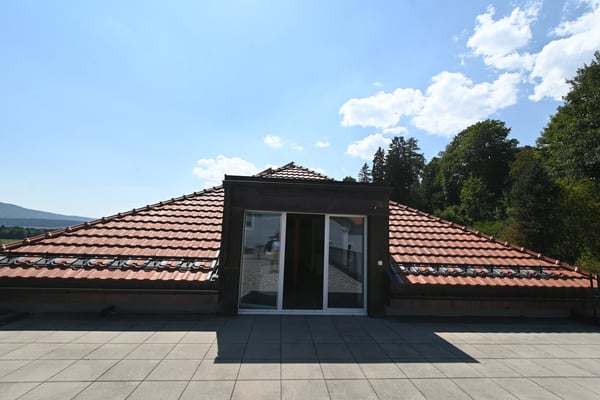 Appartement attique lumineux avec terrasse panoramique à Les Ponts-de-Martel 4