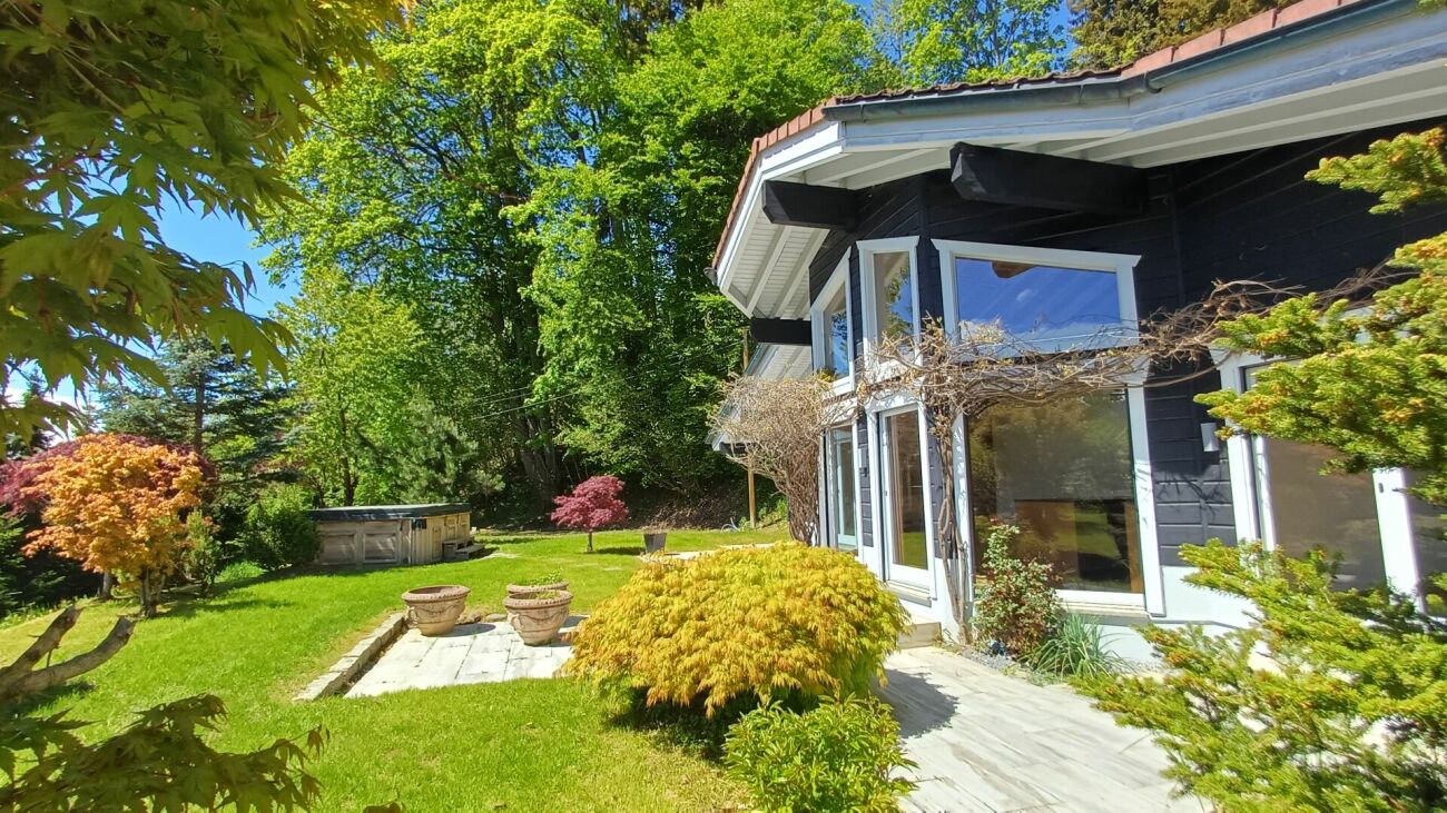 Chalet totalement rénové avec joli jardin arborisé