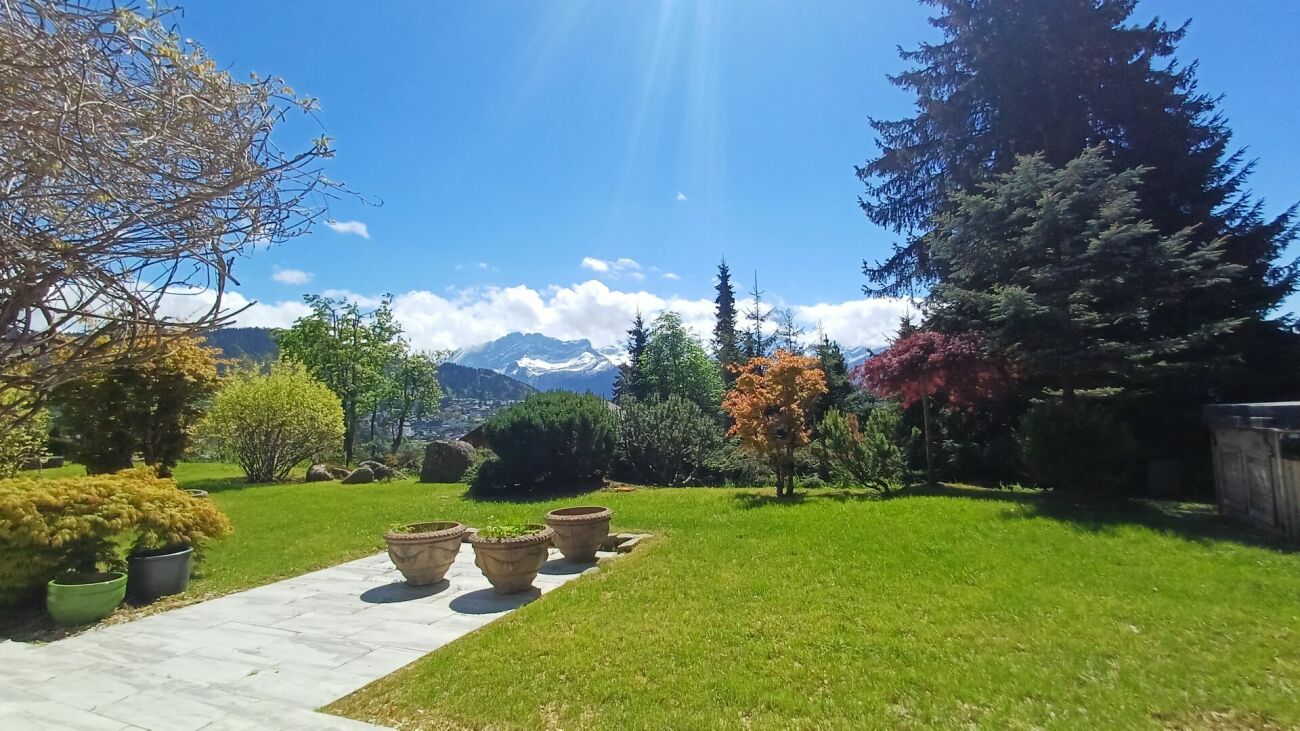 Chalet totalement rénové avec joli jardin arborisé