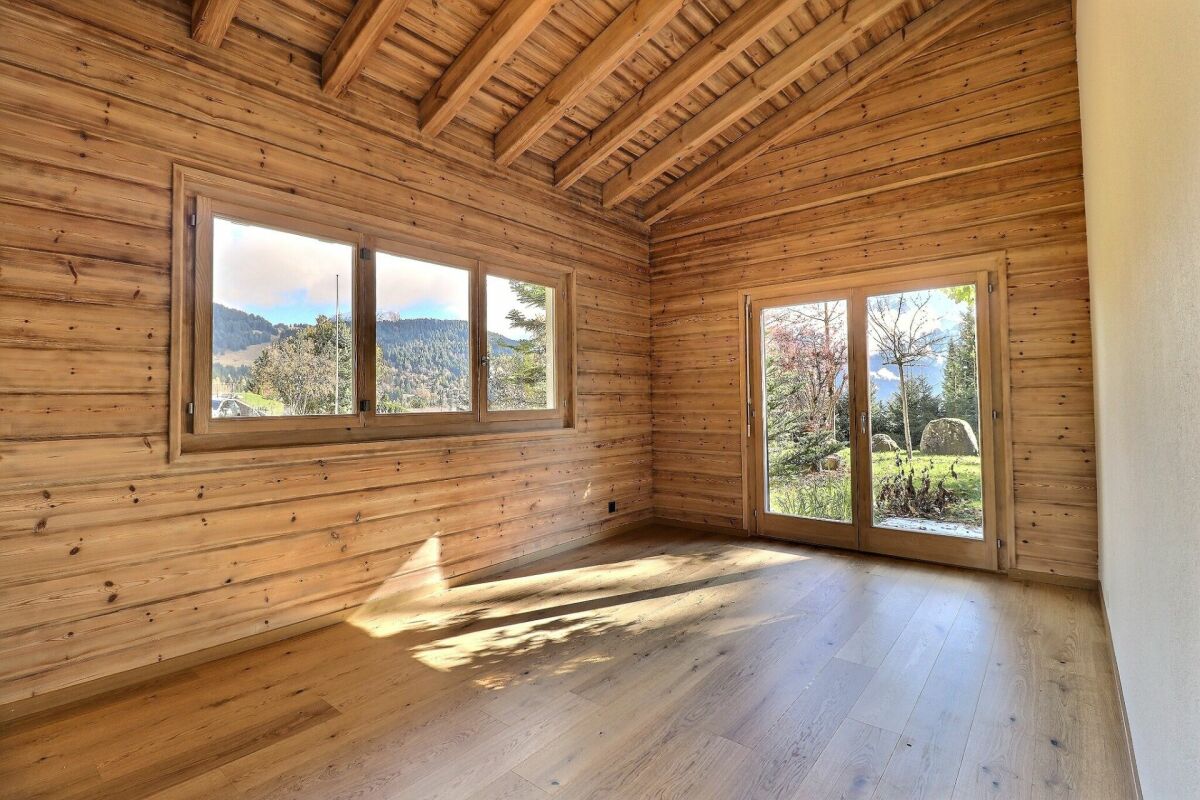 Chalet totalement rénové avec joli jardin arborisé