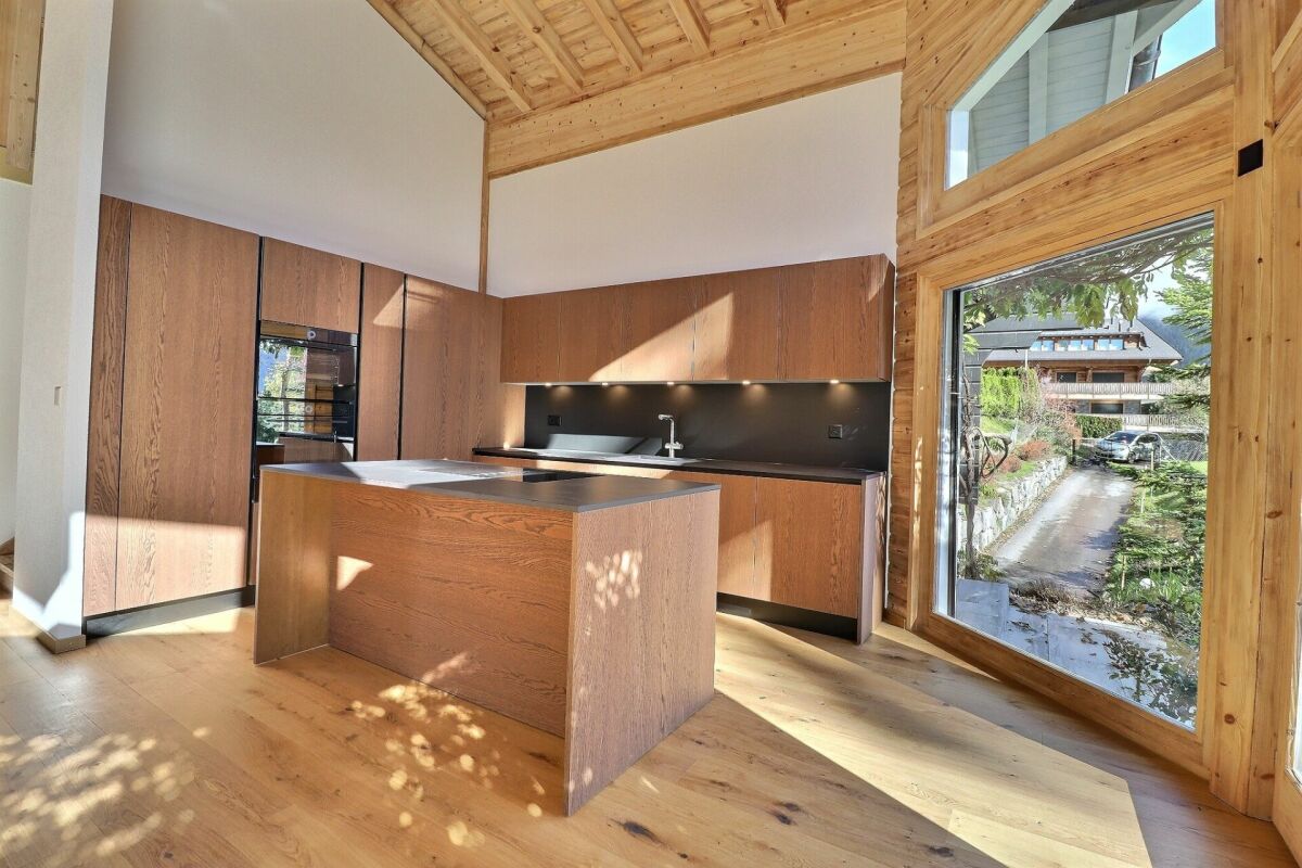 Chalet totalement rénové avec joli jardin arborisé