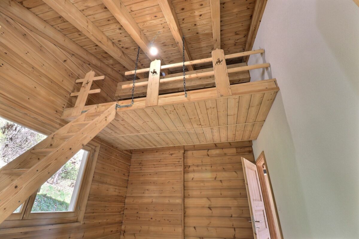 Chalet totalement rénové avec joli jardin arborisé