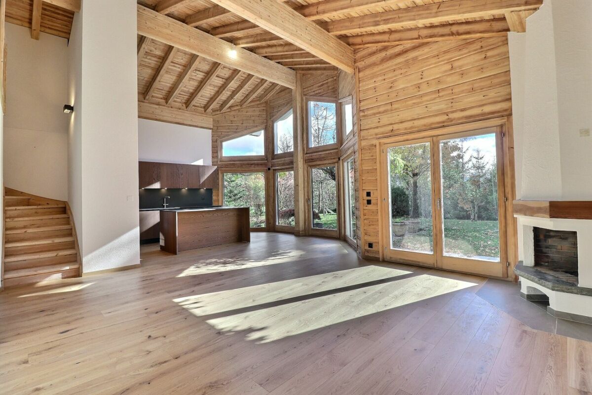 Chalet totalement rénové avec joli jardin arborisé