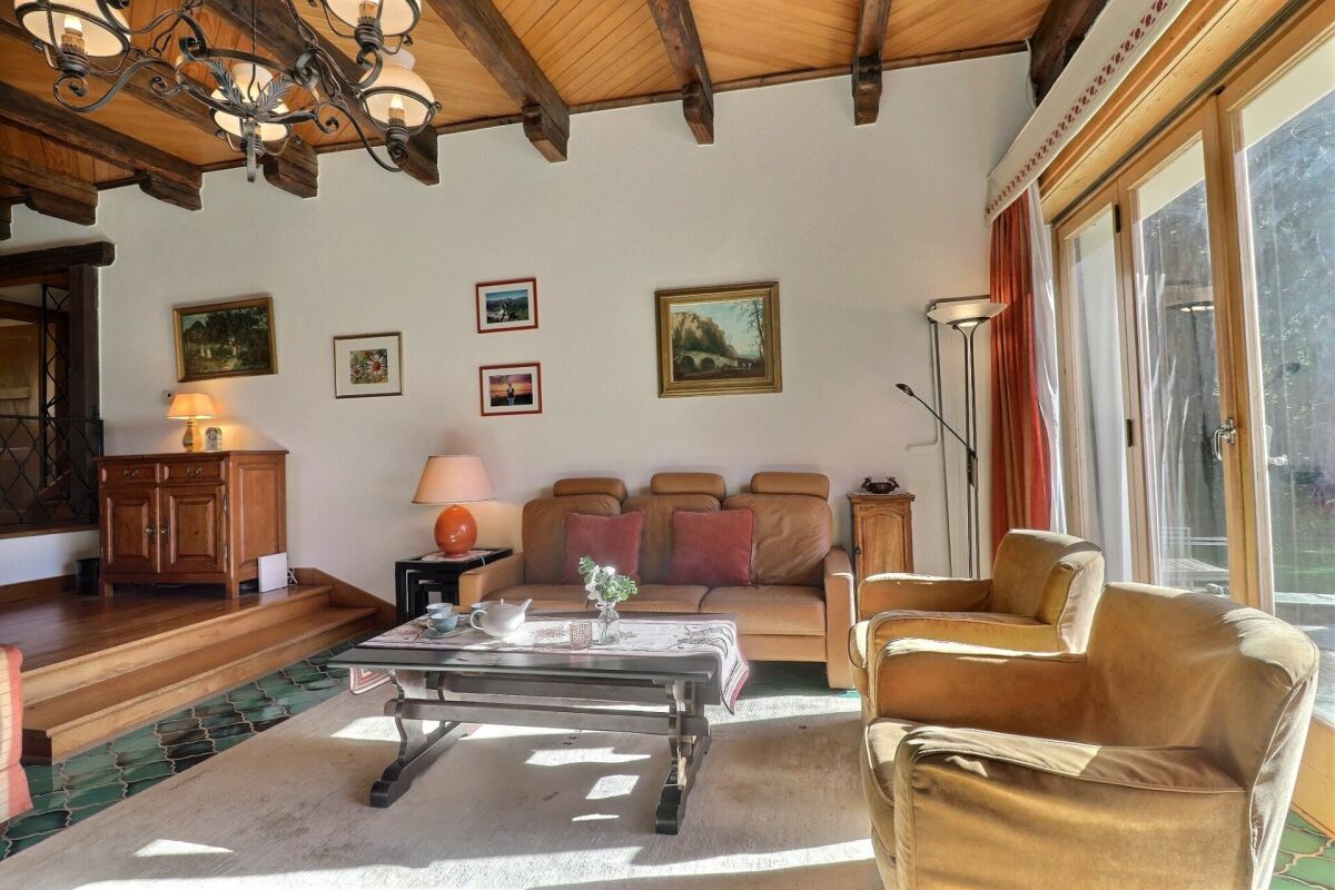 Chalet de 9 pièces, proche du centre
