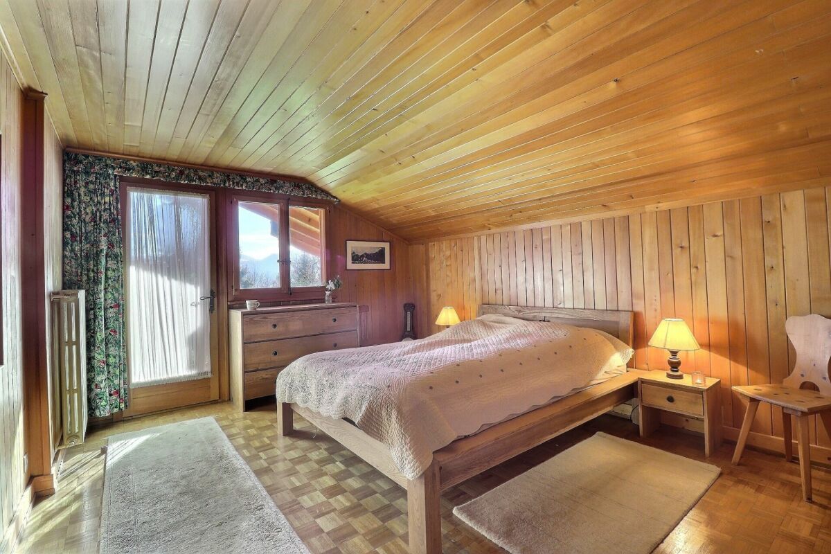 Chalet de 9 pièces, proche du centre