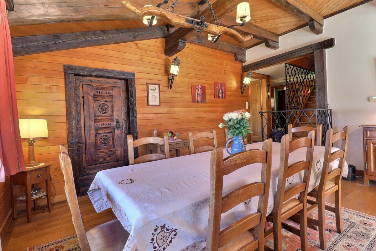 Chalet de 9 pièces, proche du centre