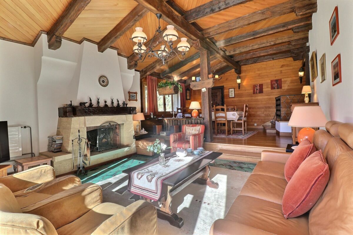 Chalet de 9 pièces, proche du centre