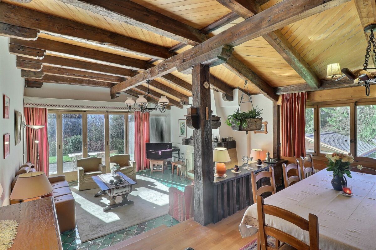 Chalet de 9 pièces, proche du centre