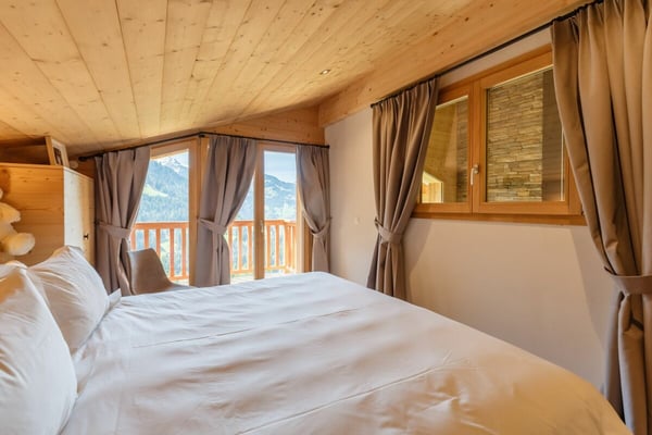 Chalet de 8 pièces avec vue imprenable 12