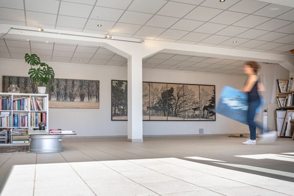 GARAGE MODERNE - LOCAL COMMERCIAL A LOUER A L'ANNEE 2