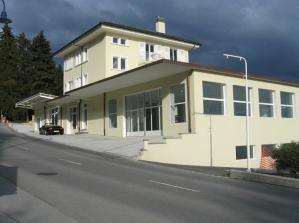 GARAGE MODERNE - LOCAL COMMERCIAL A LOUER A L'ANNEE 1