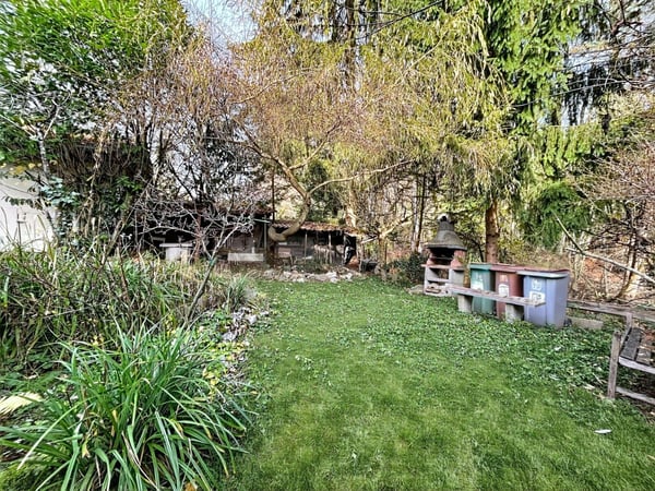 Belle villa à réinventer dans un cadre privilégié 13